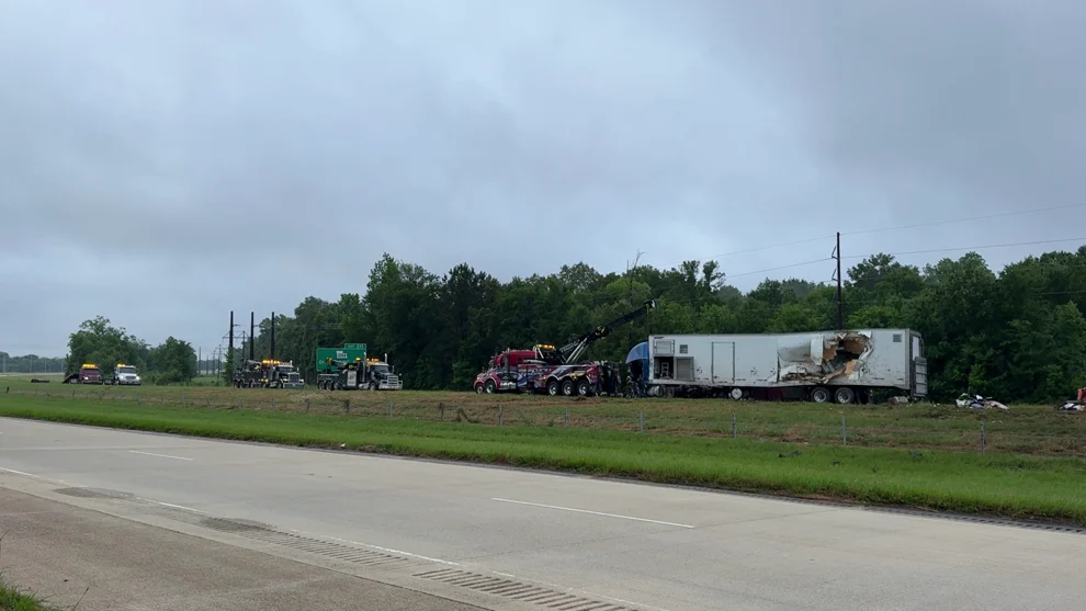 Interstate 49 south closed early Friday due to fatal big rig crash